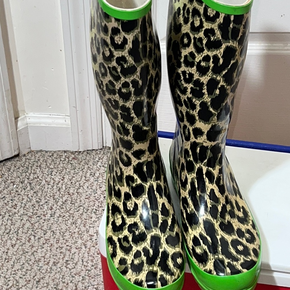 TOSS Rubber Rain boots size 41 large green brown. Size 10.5 US.